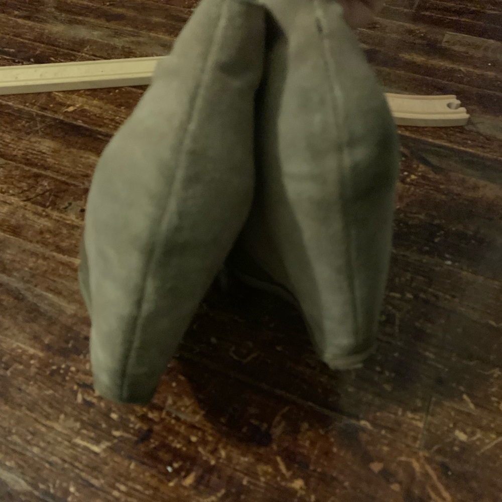 Shoe - Picture 3 of 3